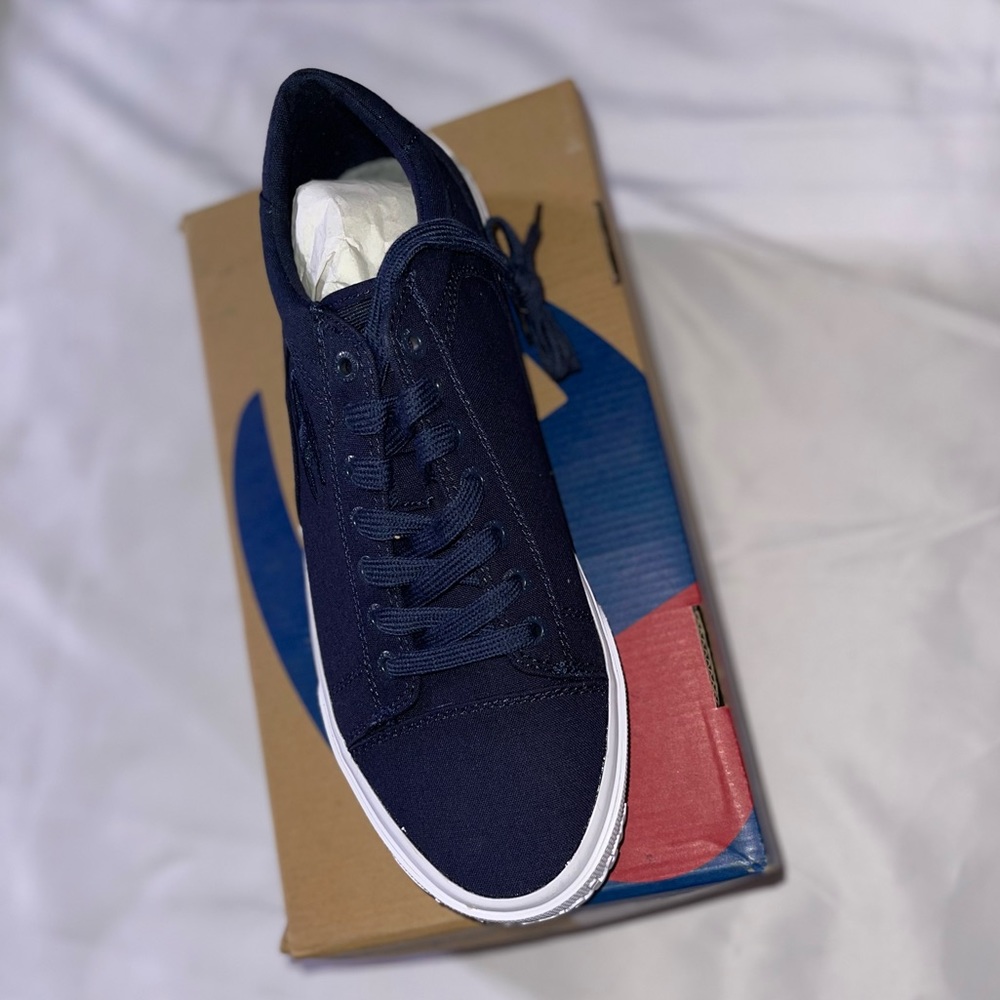 Brand NEW! Never worn MENS SHOES